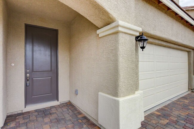 Building Photo - Stylish 3-Bedroom Home with Upgraded Kitch...