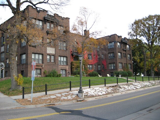 Foto del edificio - 234 N Mississippi River Blvd