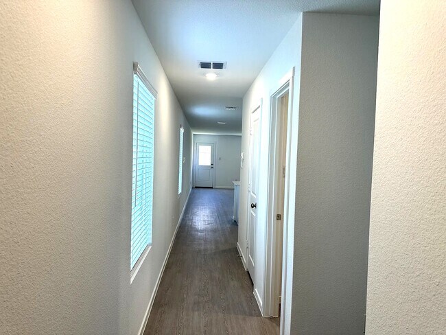 Entrada - 806 Sandhill Crane Ln