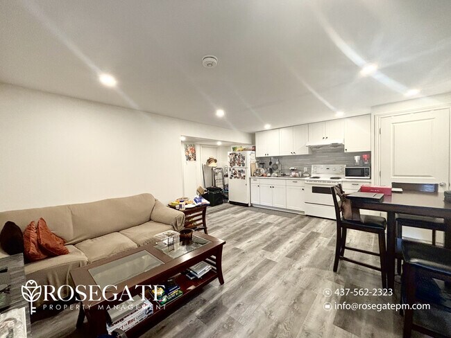 Photo du bâtiment - Cozy 1-Bedroom Basement Apartment with In-Unit Laundry & Parking – Hamilton