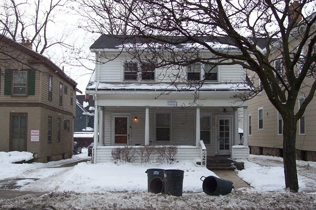 Building Photo - 426 S Division St
