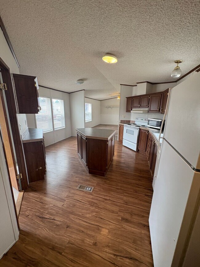 Foto del edificio - 3 br 2 bath manufactured centrally located
