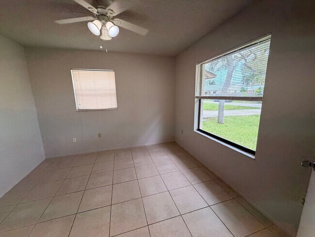 Foto del edificio - 2/2 Bedroom house with 1 car garage and fenced yard.