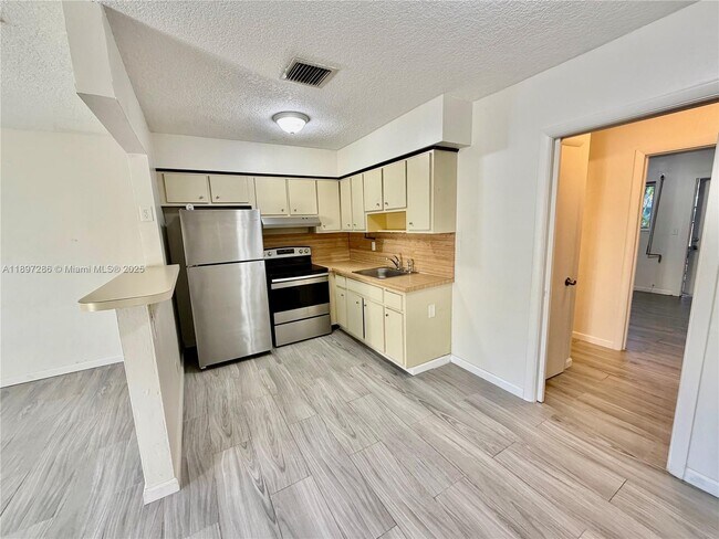 Foto del edificio - 1821 N 17th Ct