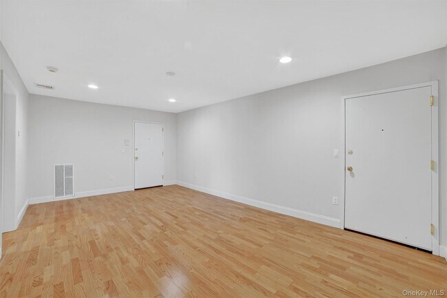 Foto del edificio - 142 Bannon Ave