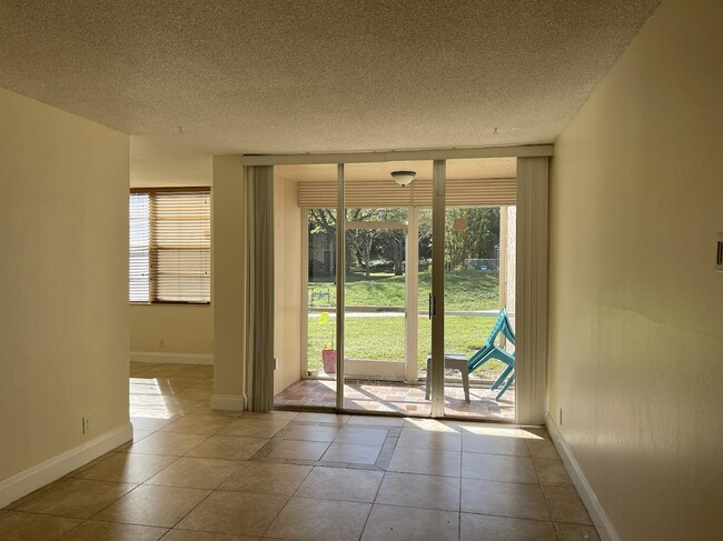 Foto del edificio - 9400 Live Oak Pl