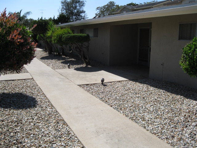 Building Photo - 633 N Fig St