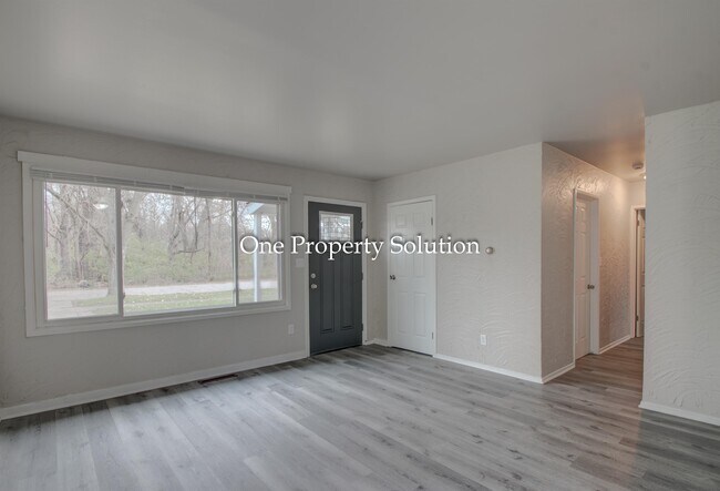 Building Photo - 940 Mount St