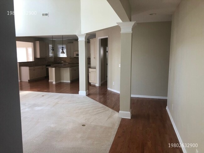 Building Photo - 10710 Drake Hill Dr