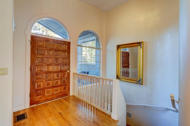 Foto del edificio - Spacious 3 Bed, 3 Bath Home in Hidden Valley Ranch!