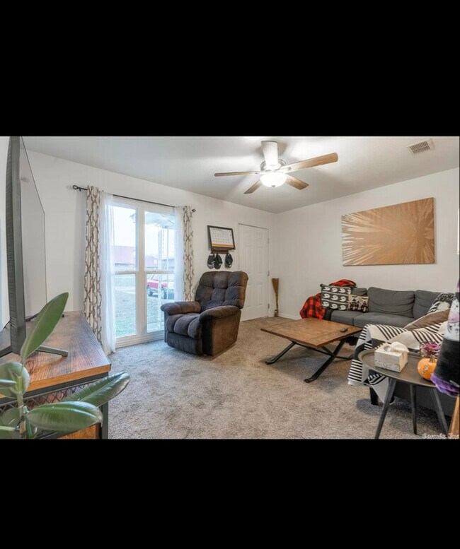 Foto del edificio - 1709 Westwood Dr