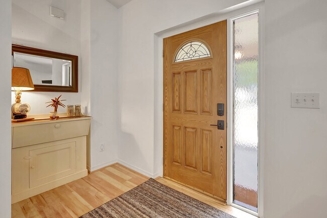 Building Photo - 98 Chardon Pl