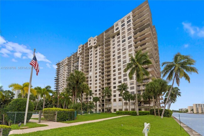 Foto del edificio - 18151 NE 31st Ct