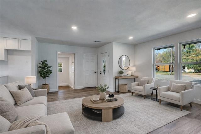 Foto del edificio - 901 Woodleigh Dr