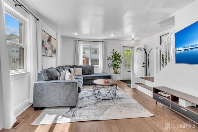 Foto del edificio - 1355 Hamilton St