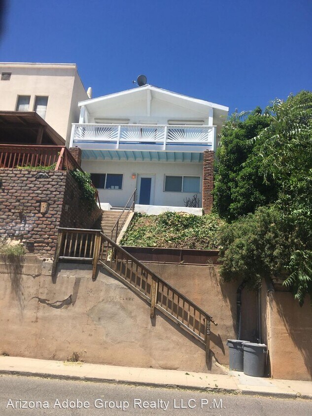 Primary Photo - 2 br, 1.5 bath House - 633 Clark St.