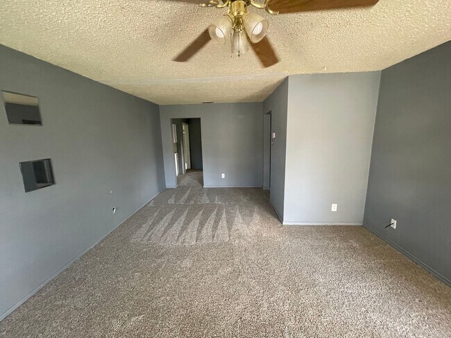 Foto del edificio - 3 bedroom, 1 bath