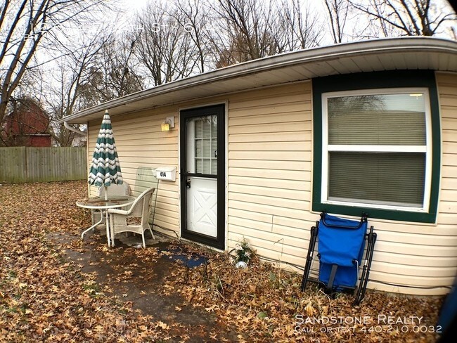 Building Photo - Stove and Refrigerator are Included