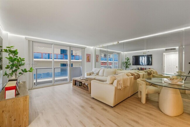 Foto del edificio - 9195 Collins Ave
