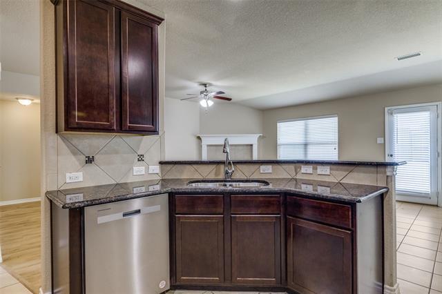 Foto del edificio - 5844 Sunny Meadow Ln
