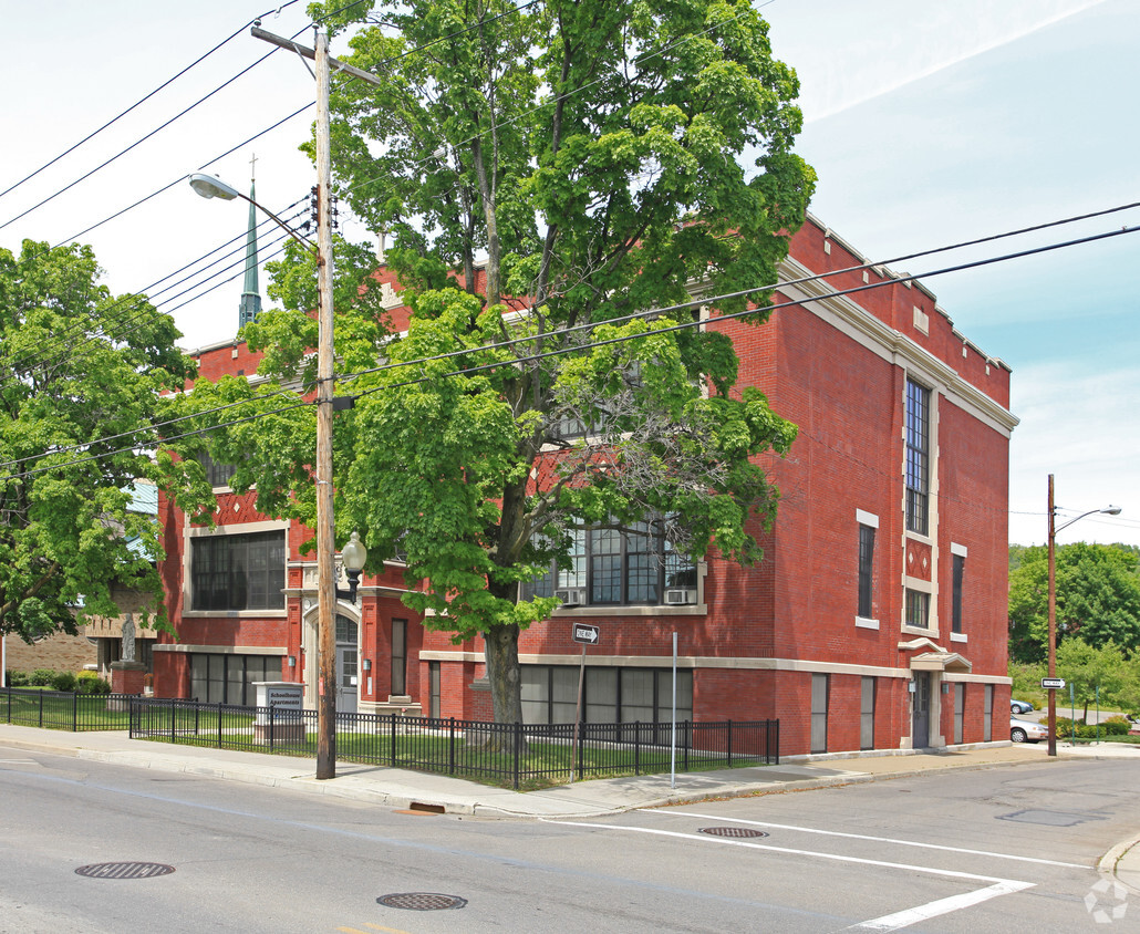 Foto del edificio - Schoolhouse Apartments