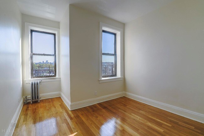 Foto del edificio - 10243 Corona Ave