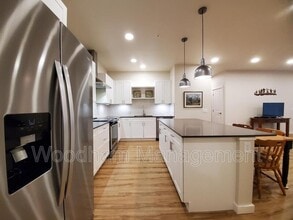 Building Photo - 2222B Willow Dr