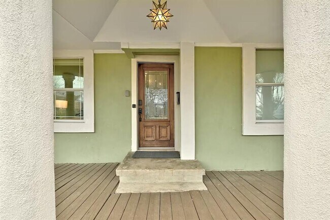 Foto del edificio - 2952 Higgins St