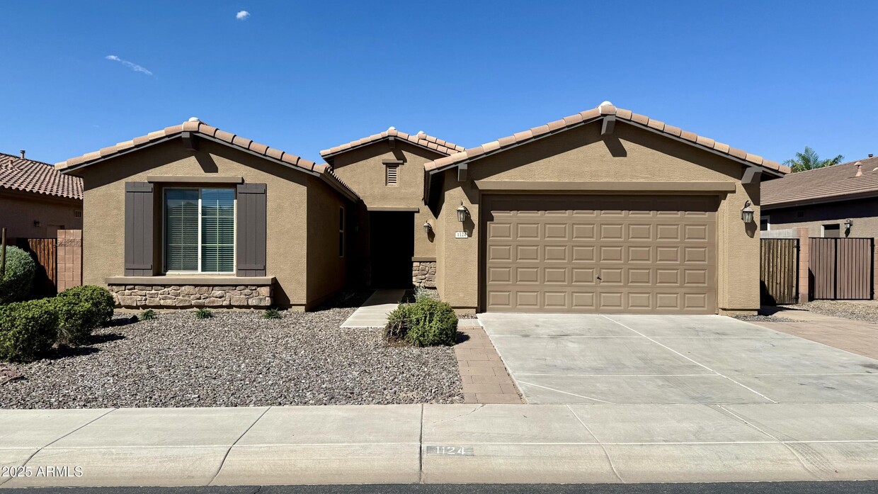 Foto principal - 1124 W Fir Tree Rd