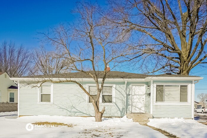 Primary Photo - 534 E College Ave