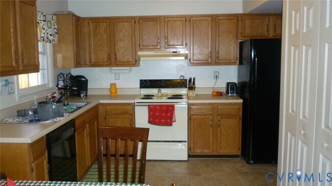 Foto del edificio - 5633 Lake Sharon Dr