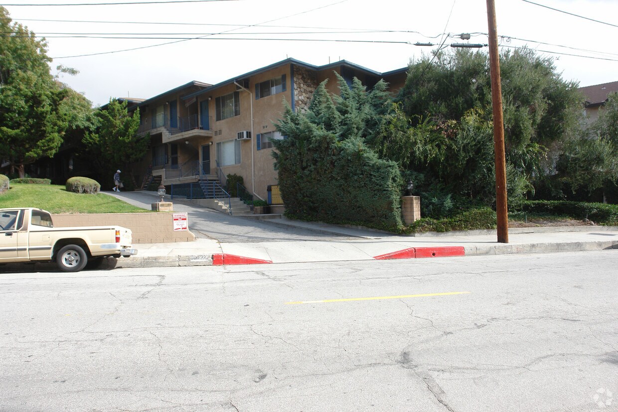 Building Photo - 3227 Altura Ave