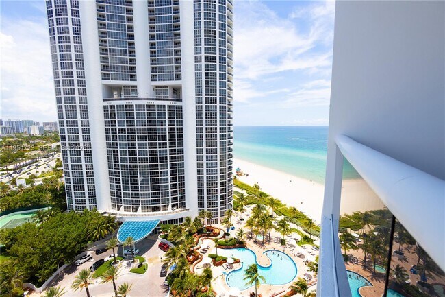 Foto del edificio - 18101 Collins Ave