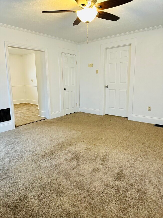 718 12th St Unit Apt 2, New Brighton, PA 15066 Apartments in New