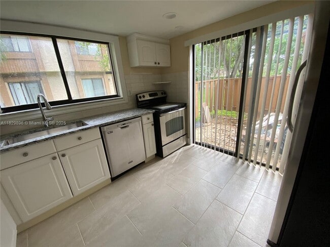 Building Photo - 38 Wimbledon Lakes Dr