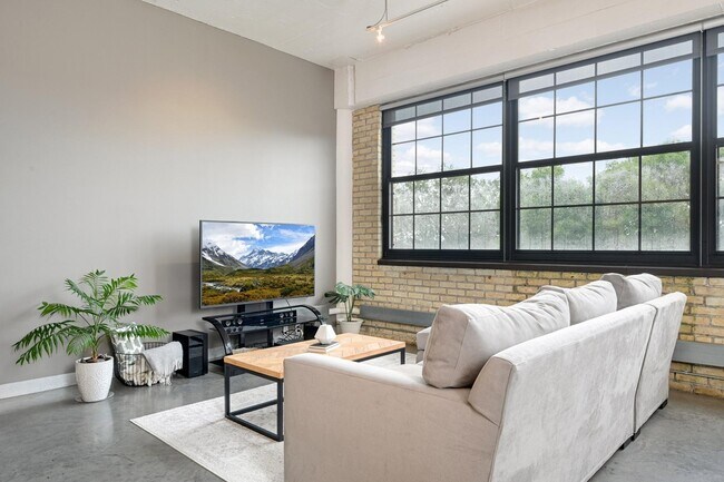 Foto del edificio - 730 NE Stinson Blvd