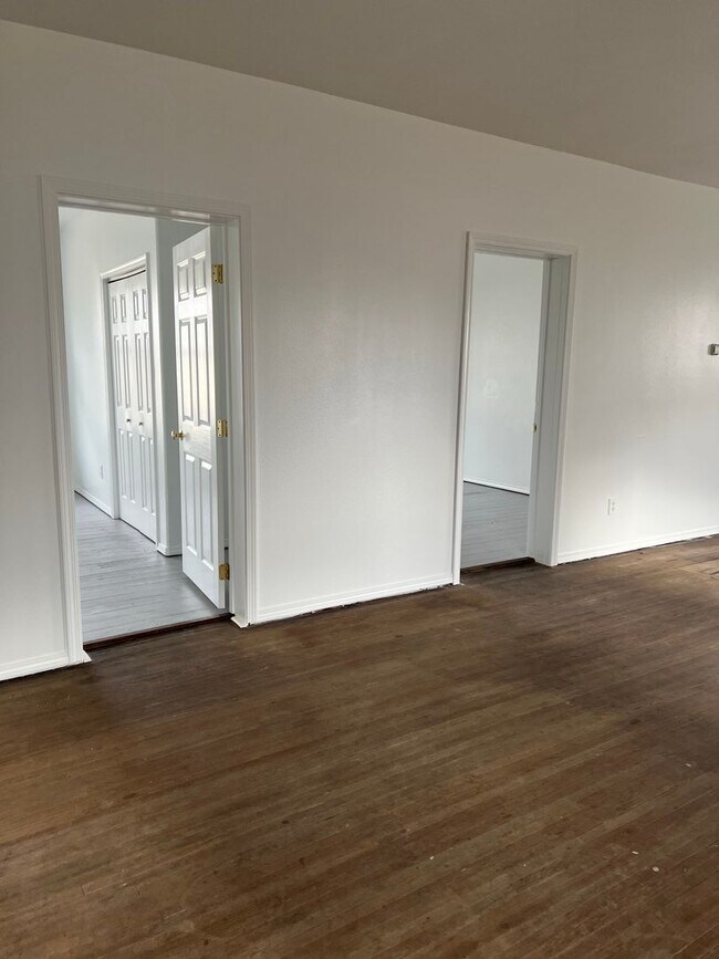 Foto del edificio - 2 bedrooms with bonus room!