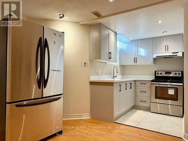 Photo du bâtiment - 5 Victoria Wood Ave