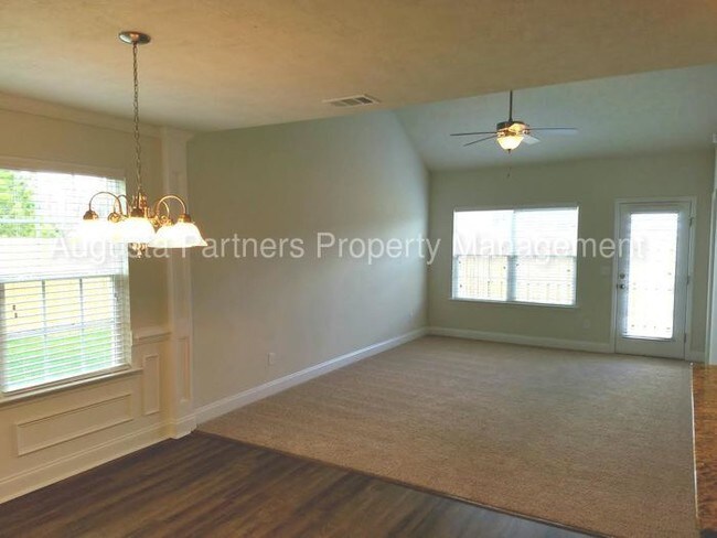 Building Photo - Lakeview Commons - Columbia County