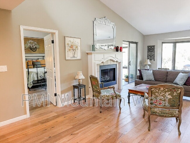 Building Photo - 171 E 3rd Ave