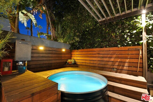 Foto del edificio - 6717 Whitley Terrace