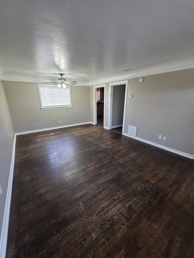 Foto del edificio - 3 bed 1 bath home, move in ready!