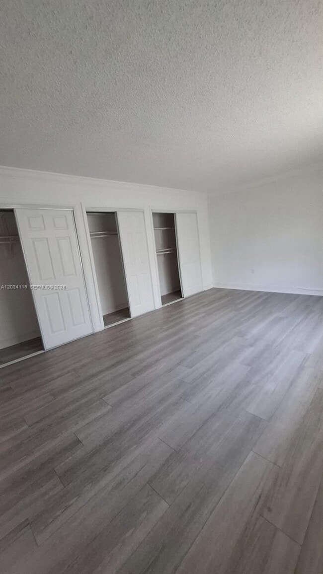 Foto del edificio - 6940 Miami Gardens Dr