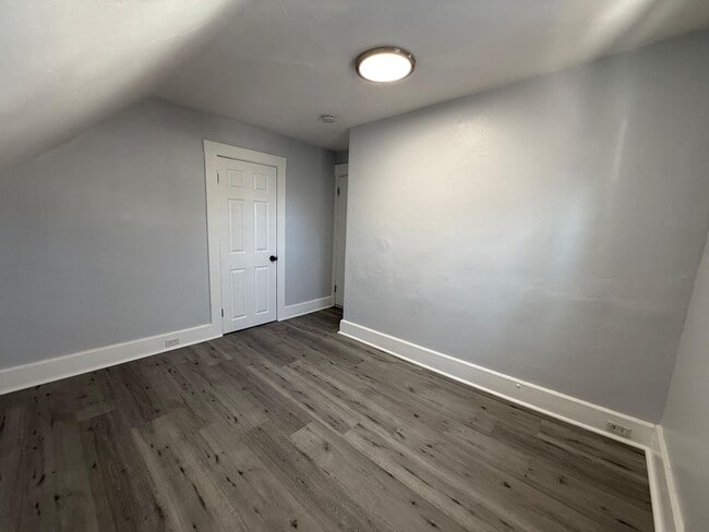 Building Photo - 61 Goddard St