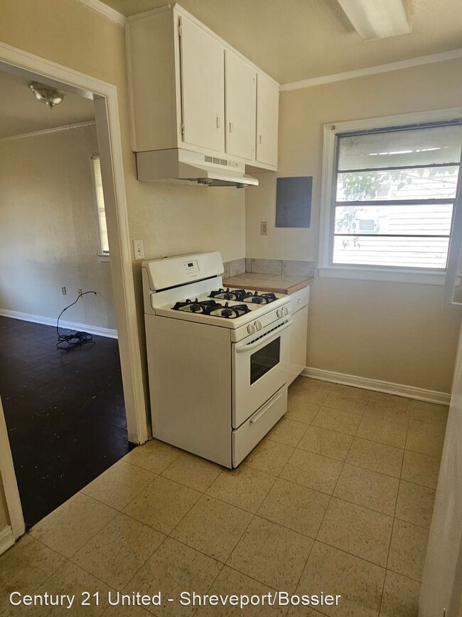 Building Photo - 2 br, 1 bath House - 2647 Olive St.