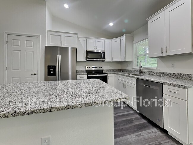 Building Photo - 415 Narcissus Rd