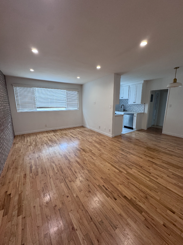 Foto del edificio - 821 Westmount Dr