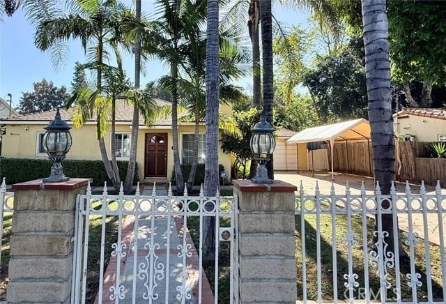 Foto del edificio - 7454 Darby Ave