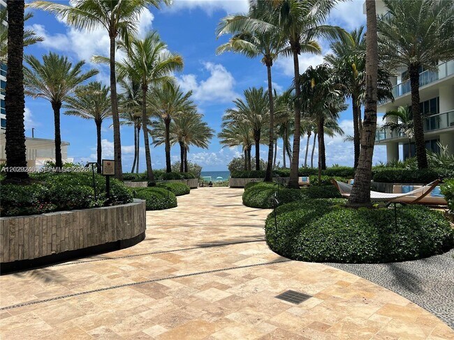 Foto del edificio - 6799 Collins Ave