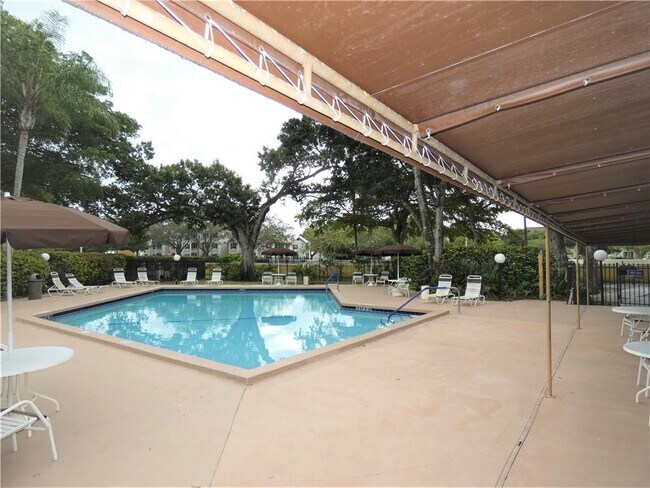Building Photo - 3017 N Oakland Forest Dr
